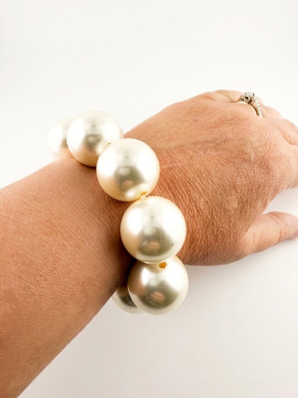 VTG Jumbo Oversized 1.25" Faux Pearl Statement Stretch Bracelet